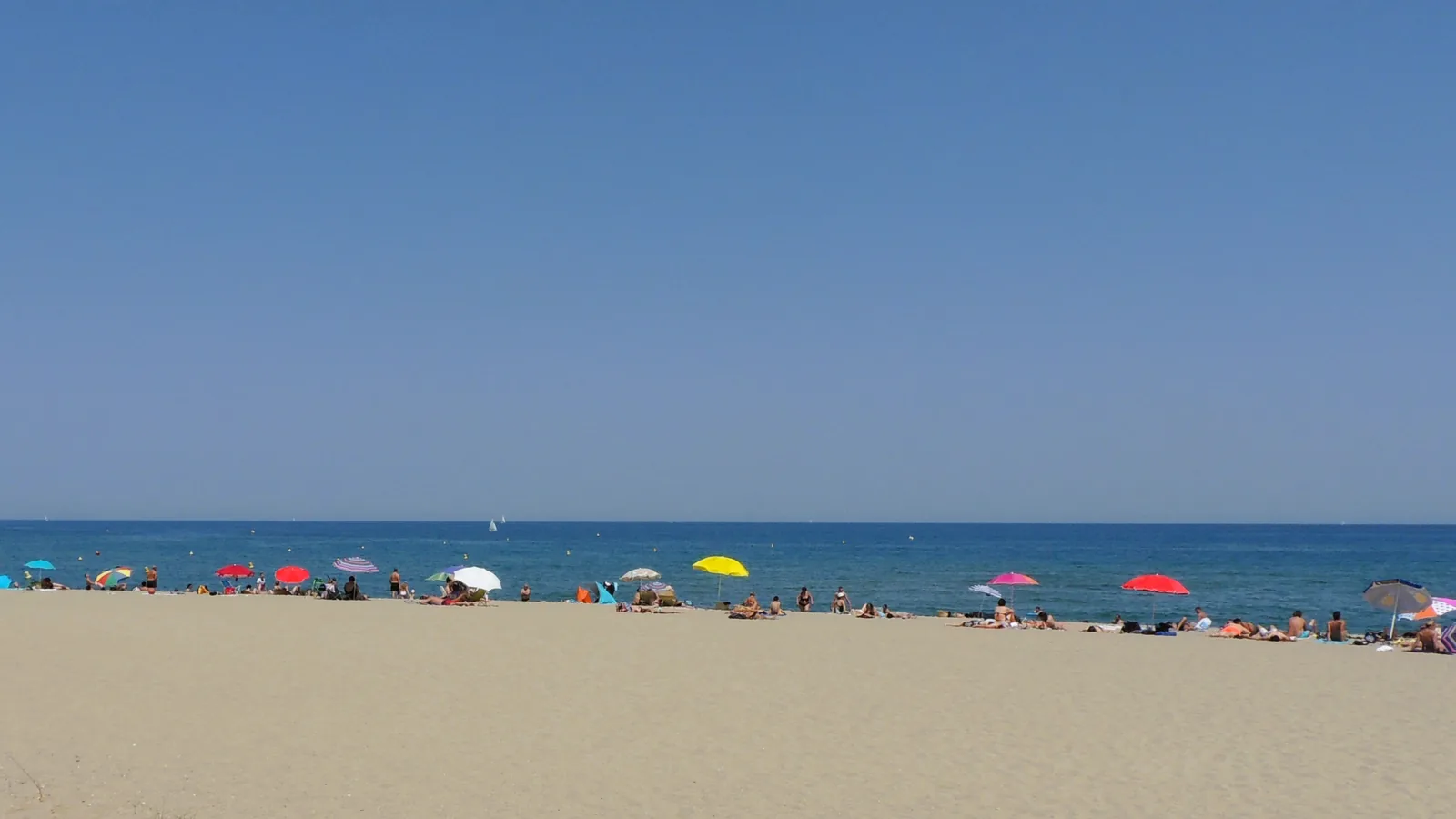 Plage du camping municipal, Sainte-Marie-la-Mer, France - Blue Flag beach