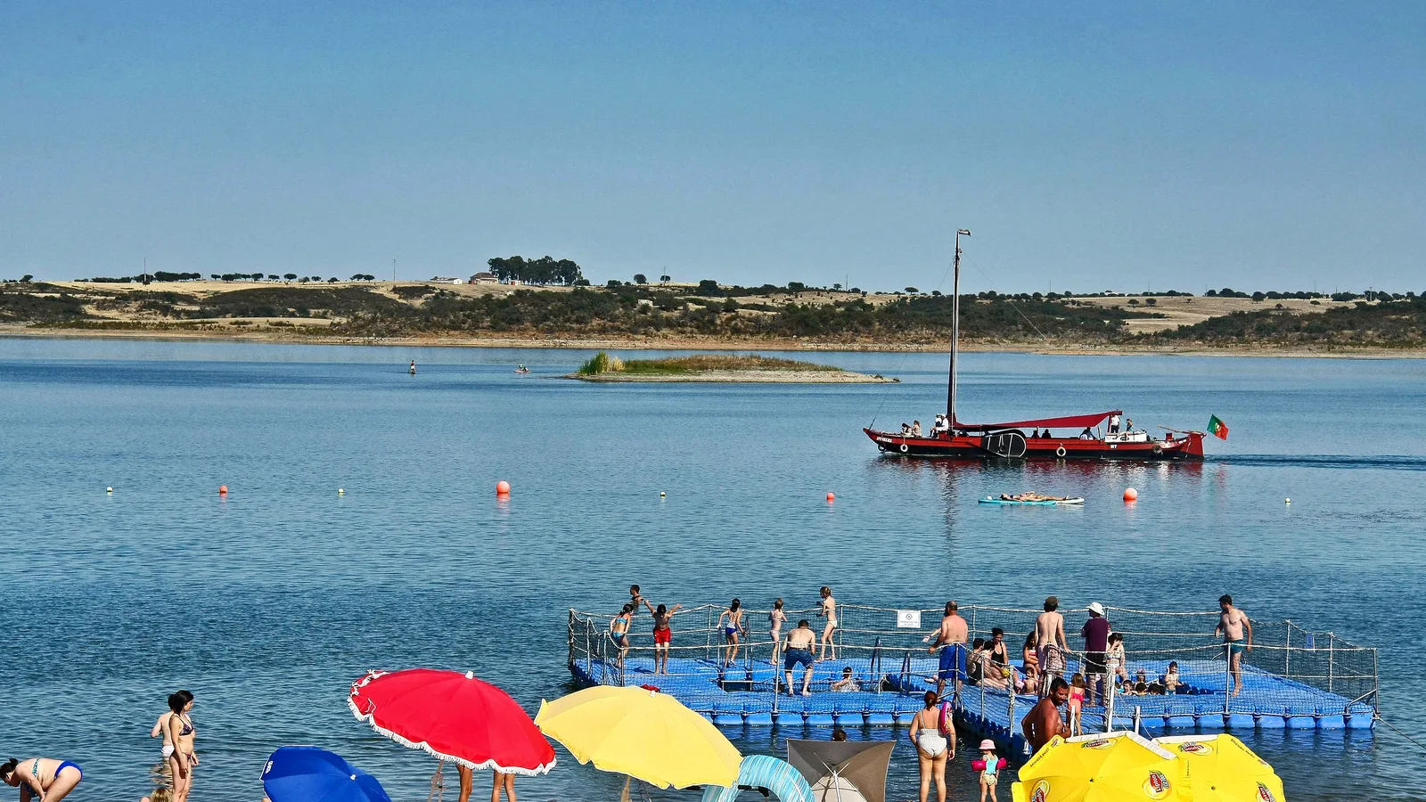 Praia Fluvial de Monsaraz, Reguengos de Monsaraz, Portugal - Blue Flag beach